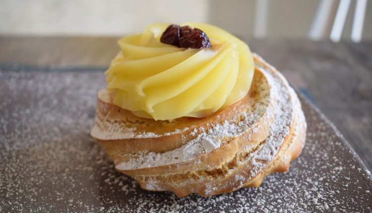 Immagine che raffigura il famoso dolce napoletano: le zeppole di San Giusppe, simbolo anche della Festa del Papà.